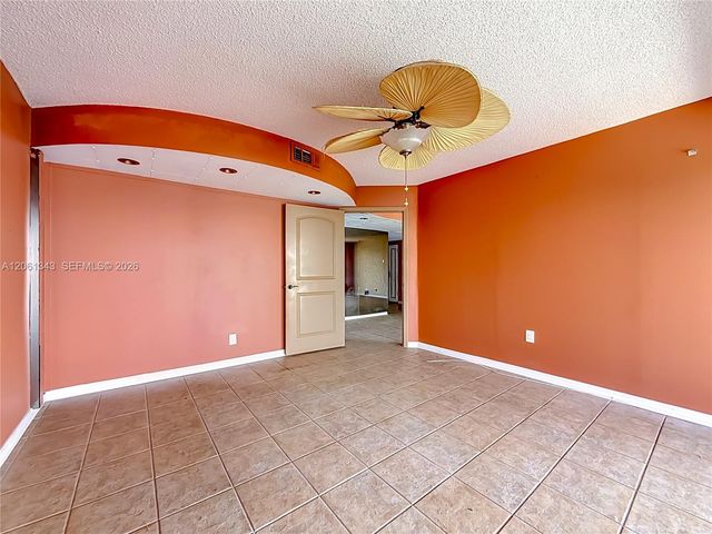 1800 NE 114th St 1508, Miami, FL 33181