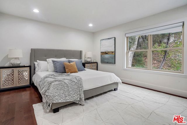 1100 N Beverly Glen Boulevard, Los Angeles, CA 90077