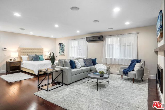 1100 N Beverly Glen Boulevard, Los Angeles, CA 90077
