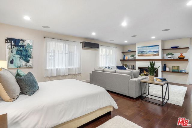 1100 N Beverly Glen Boulevard, Los Angeles, CA 90077