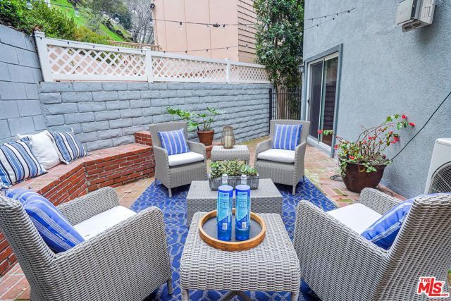 1100 N Beverly Glen Boulevard, Los Angeles, CA 90077