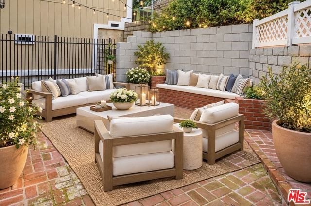 1100 N Beverly Glen Boulevard, Los Angeles, CA 90077