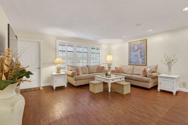 3951 NE 17th Avenue 703, Pompano Beach, FL 33064