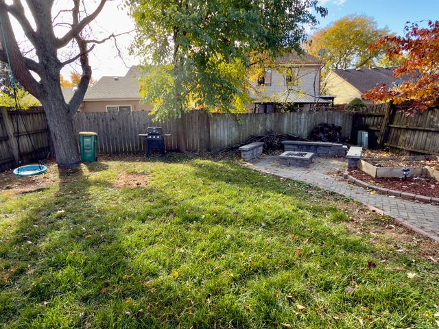 30w105 Maplewood Drive, Warrenville, IL 60555