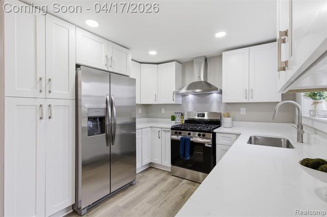 560 E Drayton Street, Ferndale, MI 48220