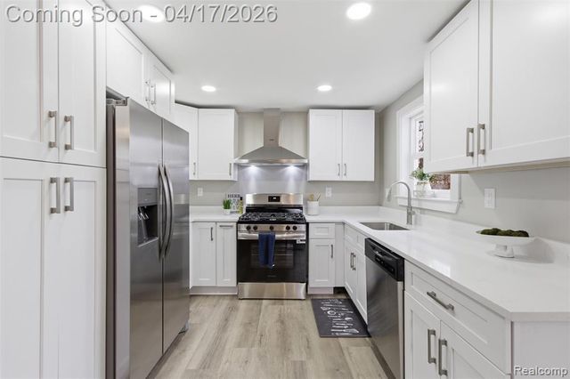 560 E Drayton Street, Ferndale, MI 48220