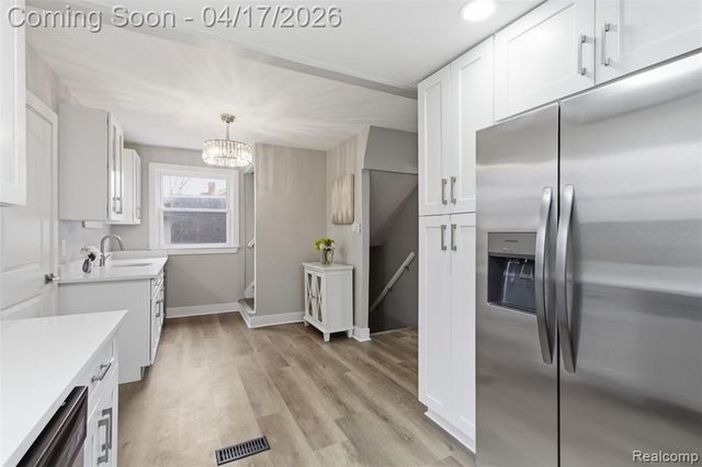 560 E Drayton Street, Ferndale, MI 48220