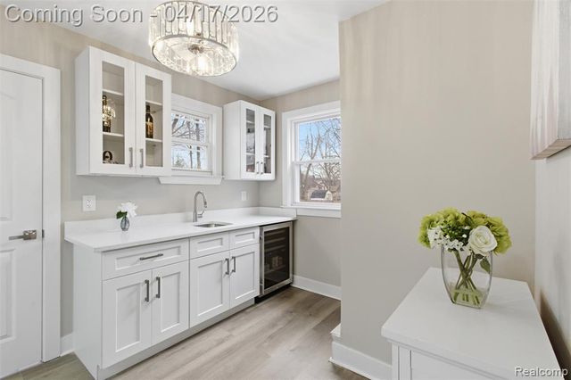 560 E Drayton Street, Ferndale, MI 48220