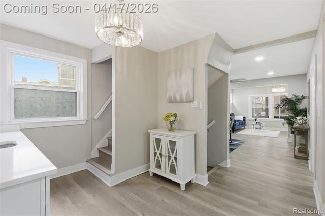 560 E Drayton Street, Ferndale, MI 48220