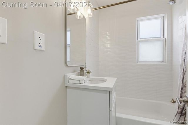 560 E Drayton Street, Ferndale, MI 48220