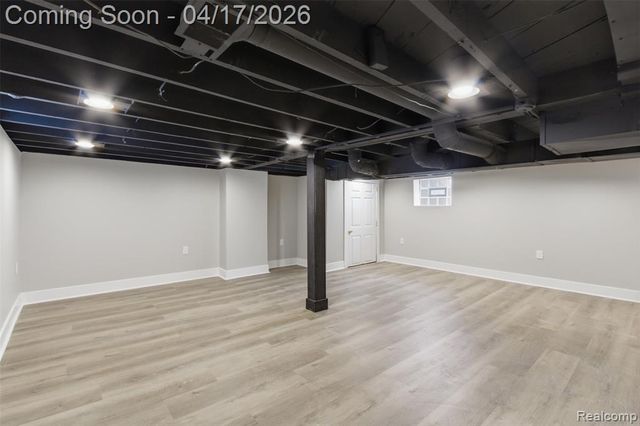 560 E Drayton Street, Ferndale, MI 48220