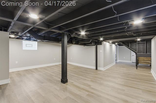 560 E Drayton Street, Ferndale, MI 48220