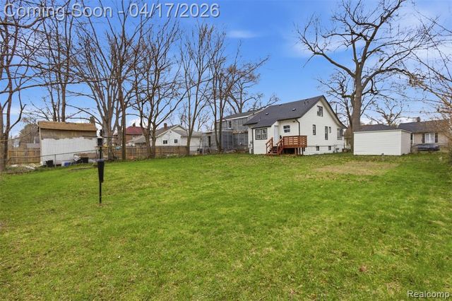 560 E Drayton Street, Ferndale, MI 48220