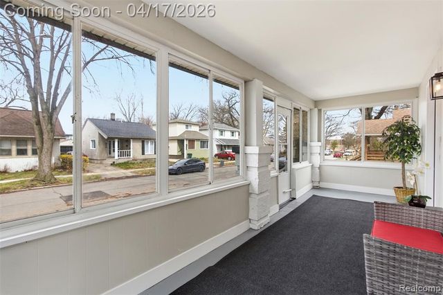 560 E Drayton Street, Ferndale, MI 48220