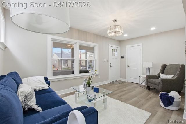 560 E Drayton Street, Ferndale, MI 48220