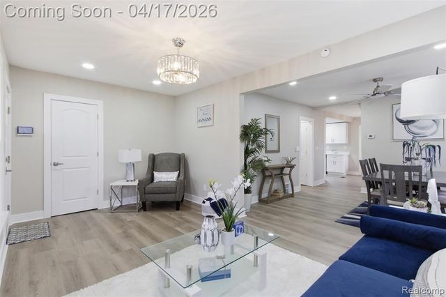 560 E Drayton Street, Ferndale, MI 48220