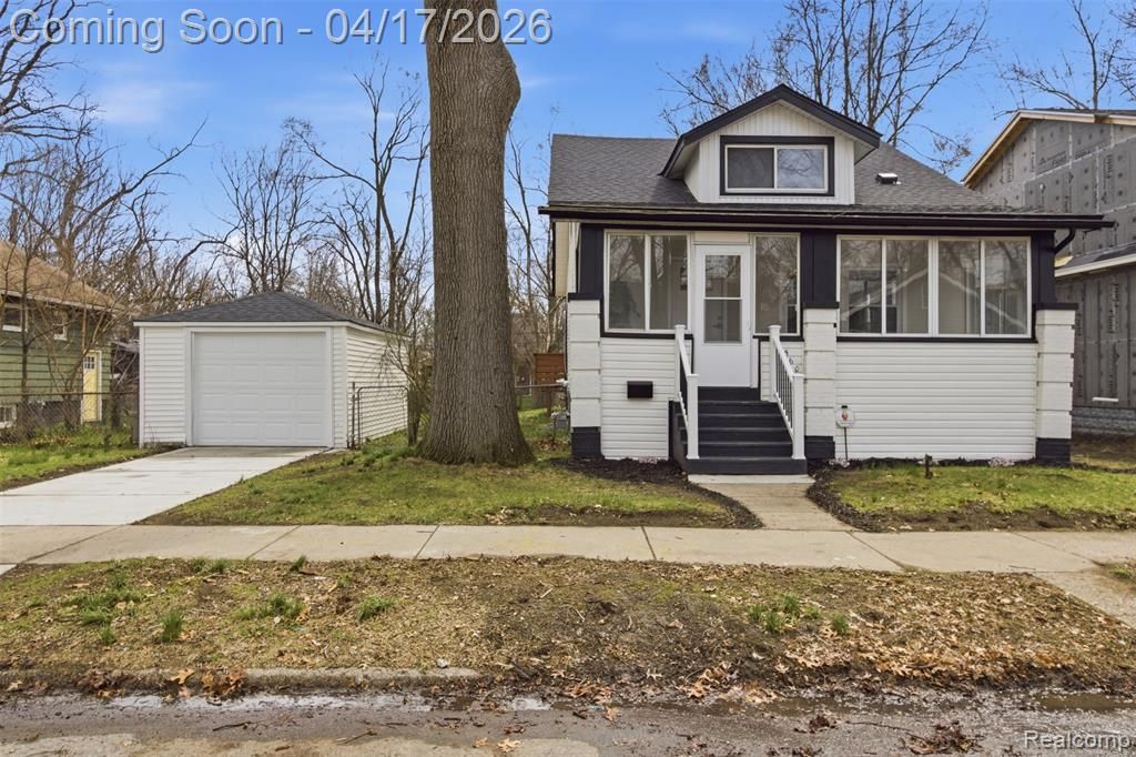 560 E Drayton Street, Ferndale, MI 48220