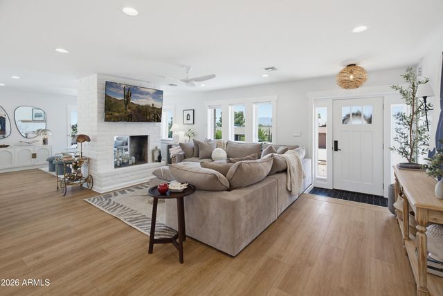 2810 E Joan D'Arc Avenue, Phoenix, AZ 85032