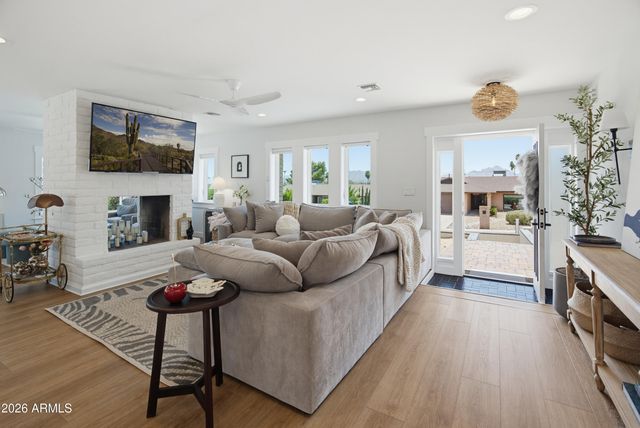 2810 E Joan D'Arc Avenue, Phoenix, AZ 85032