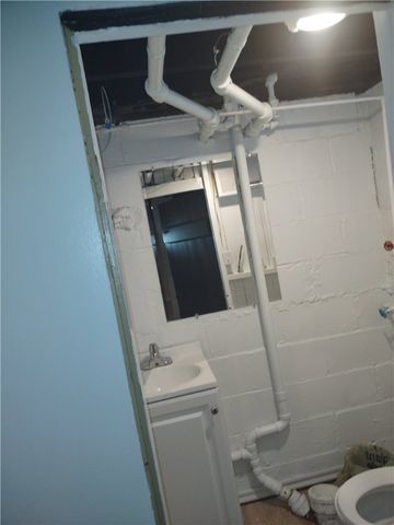 300 Highland Rd, Penn Hills, PA 15235