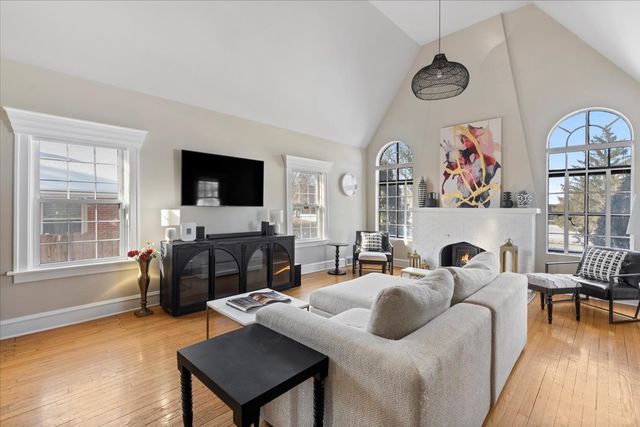 330 E Saint Charles Road, Elmhurst, IL 60126