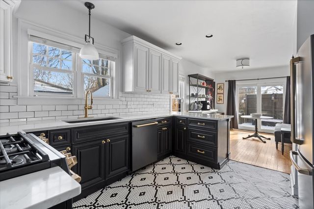 330 E Saint Charles Road, Elmhurst, IL 60126