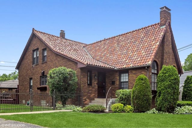 330 E Saint Charles Road, Elmhurst, IL 60126