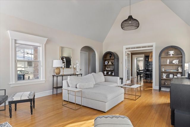 330 E Saint Charles Road, Elmhurst, IL 60126