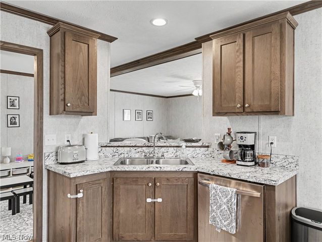 4822 Valley Hills Drive, Ravenna, OH 44266