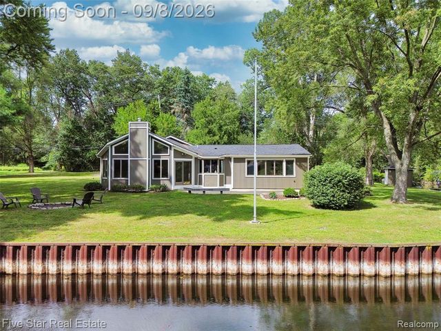 9045 Commerce Road, Commerce Twp, MI 48382