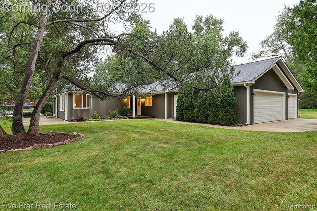 9045 Commerce Road, Commerce Twp, MI 48382
