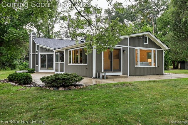 9045 Commerce Road, Commerce Twp, MI 48382