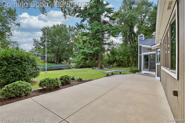 9045 Commerce Road, Commerce Twp, MI 48382