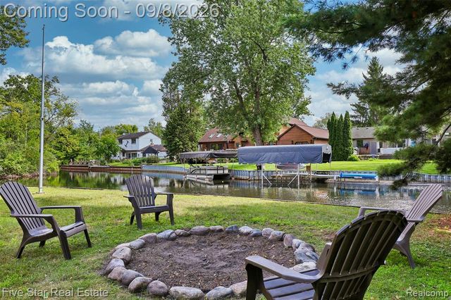 9045 Commerce Road, Commerce Twp, MI 48382