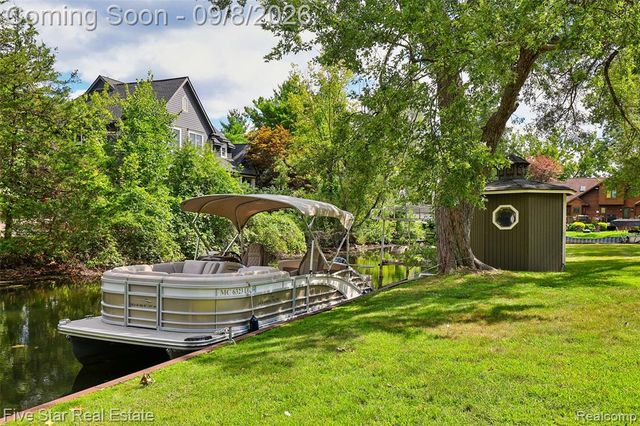 9045 Commerce Road, Commerce Twp, MI 48382