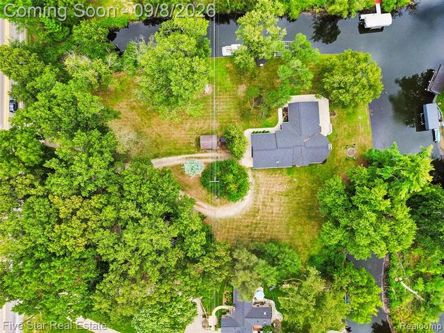 9045 Commerce Road, Commerce Twp, MI 48382