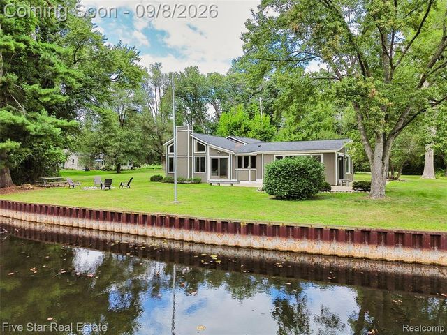 9045 Commerce Road, Commerce Twp, MI 48382
