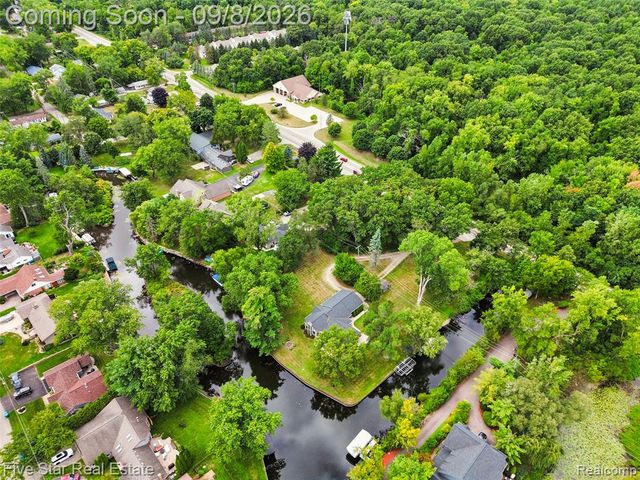 9045 Commerce Road, Commerce Twp, MI 48382