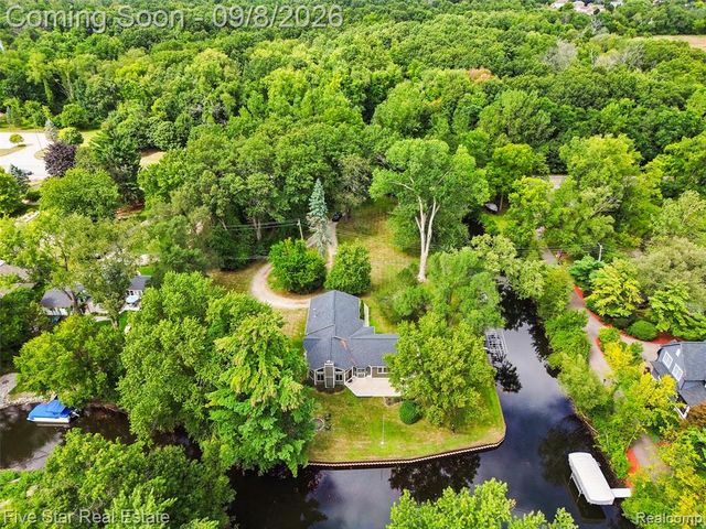 9045 Commerce Road, Commerce Twp, MI 48382