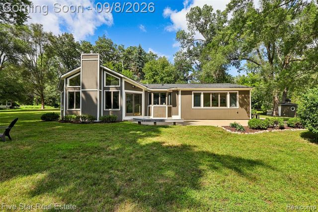 9045 Commerce Road, Commerce Twp, MI 48382