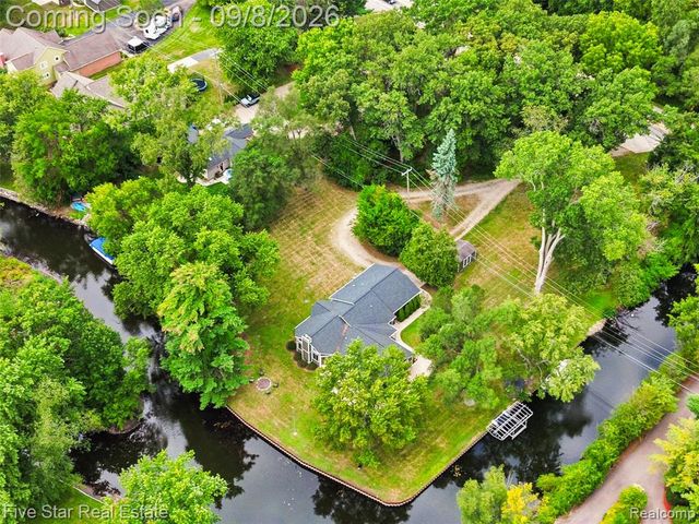 9045 Commerce Road, Commerce Twp, MI 48382