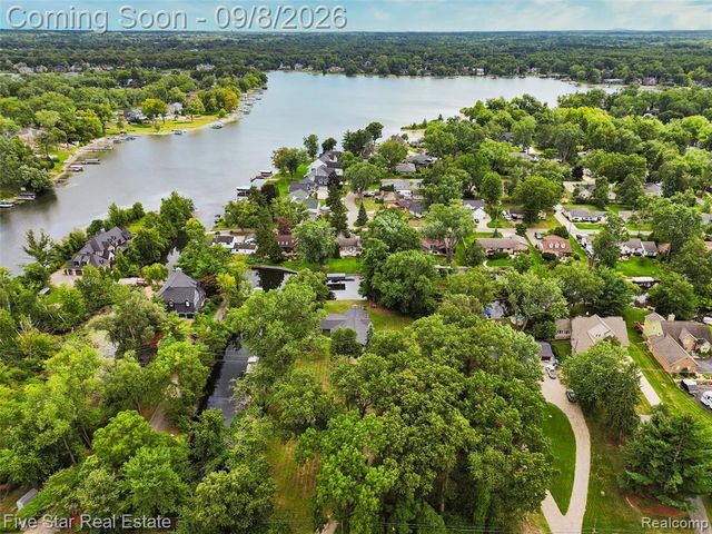 9045 Commerce Road, Commerce Twp, MI 48382