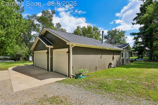 9045 Commerce Road, Commerce Twp, MI 48382