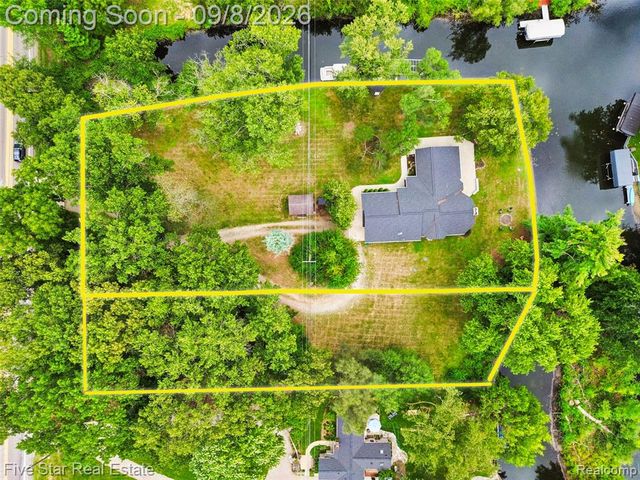 9045 Commerce Road, Commerce Twp, MI 48382