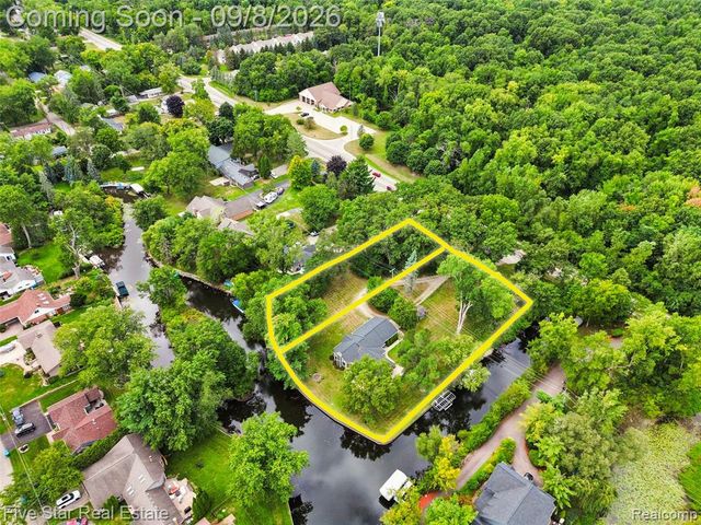 9045 Commerce Road, Commerce Twp, MI 48382