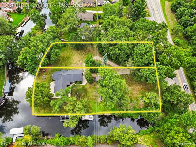 9045 Commerce Road, Commerce Twp, MI 48382