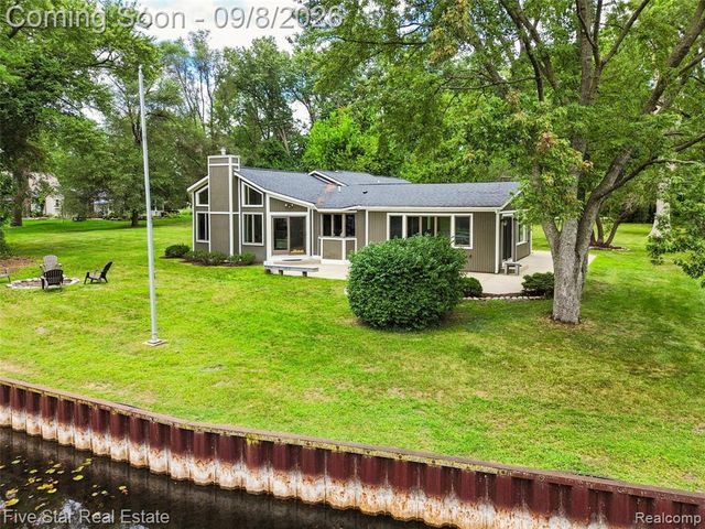 9045 Commerce Road, Commerce Twp, MI 48382