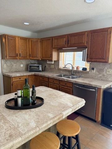 1207 Mabry Mill Road, Houston, TX 77062