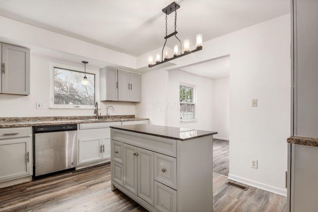 2421 Yates Avenue, Grove City, OH 43123