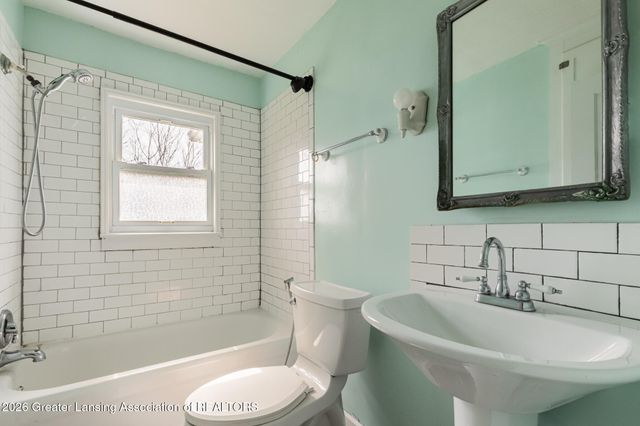 2001 Clifton Avenue, Lansing, MI 48910